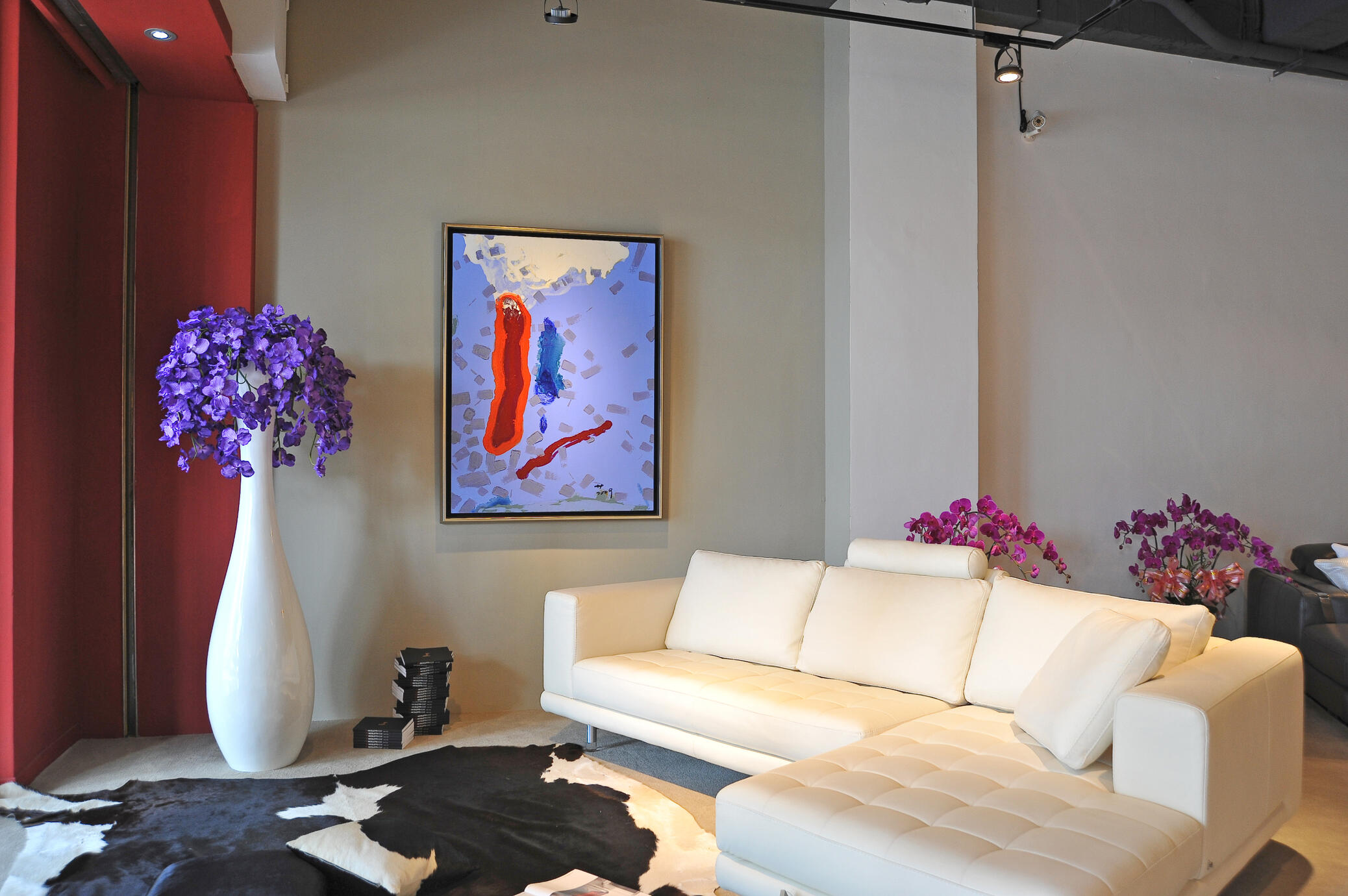 1.把藝術帶回生活現場，讓作品在沙發與日光之間自行說話。