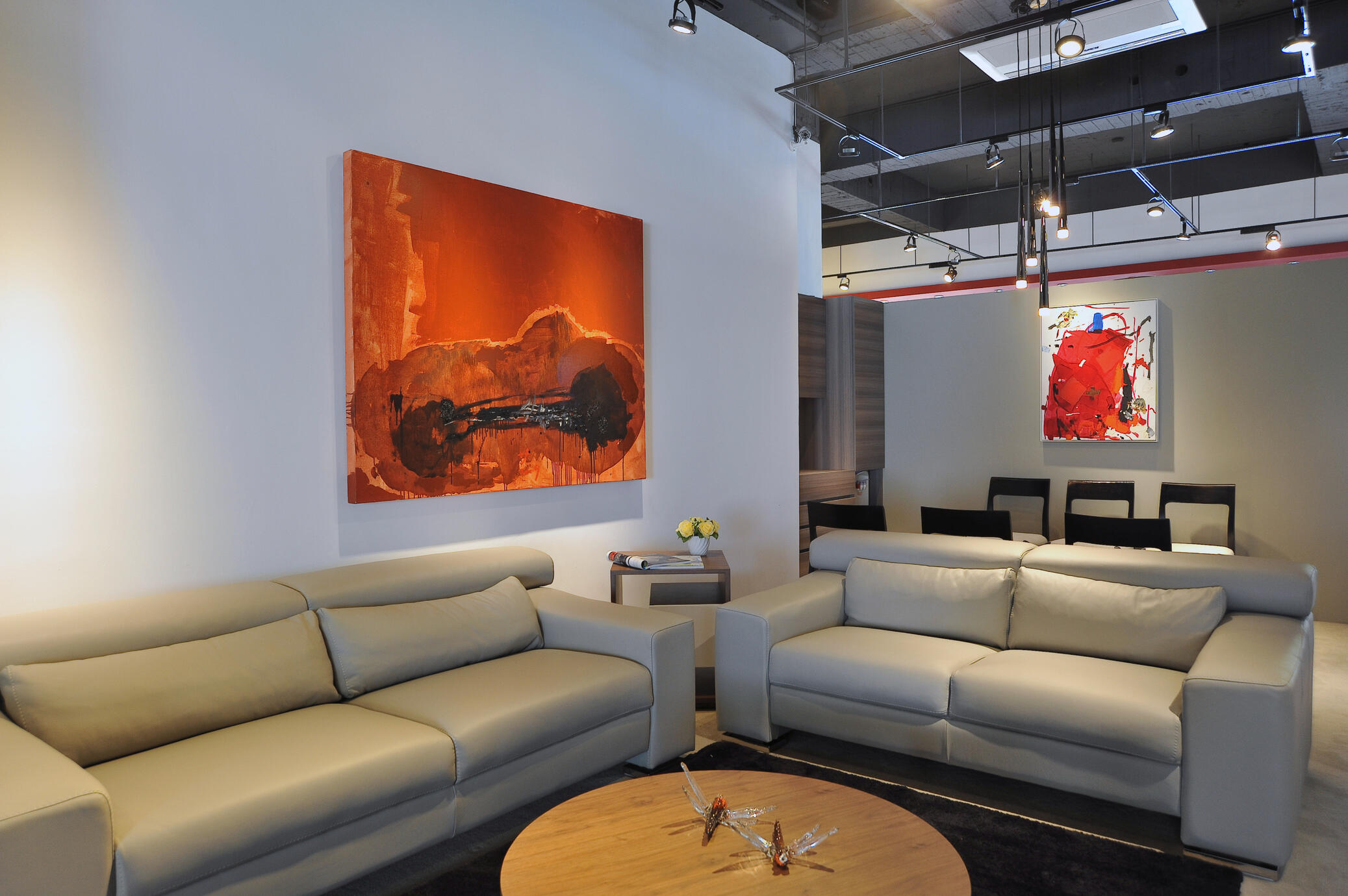 6.畫面中的滴流與覆寫，像日常中反覆修補的心情。