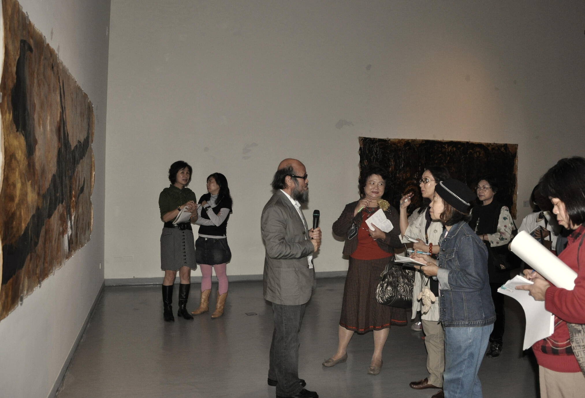 3.以憂傷、悲憫的心情創作，回應自然生命的感喟。