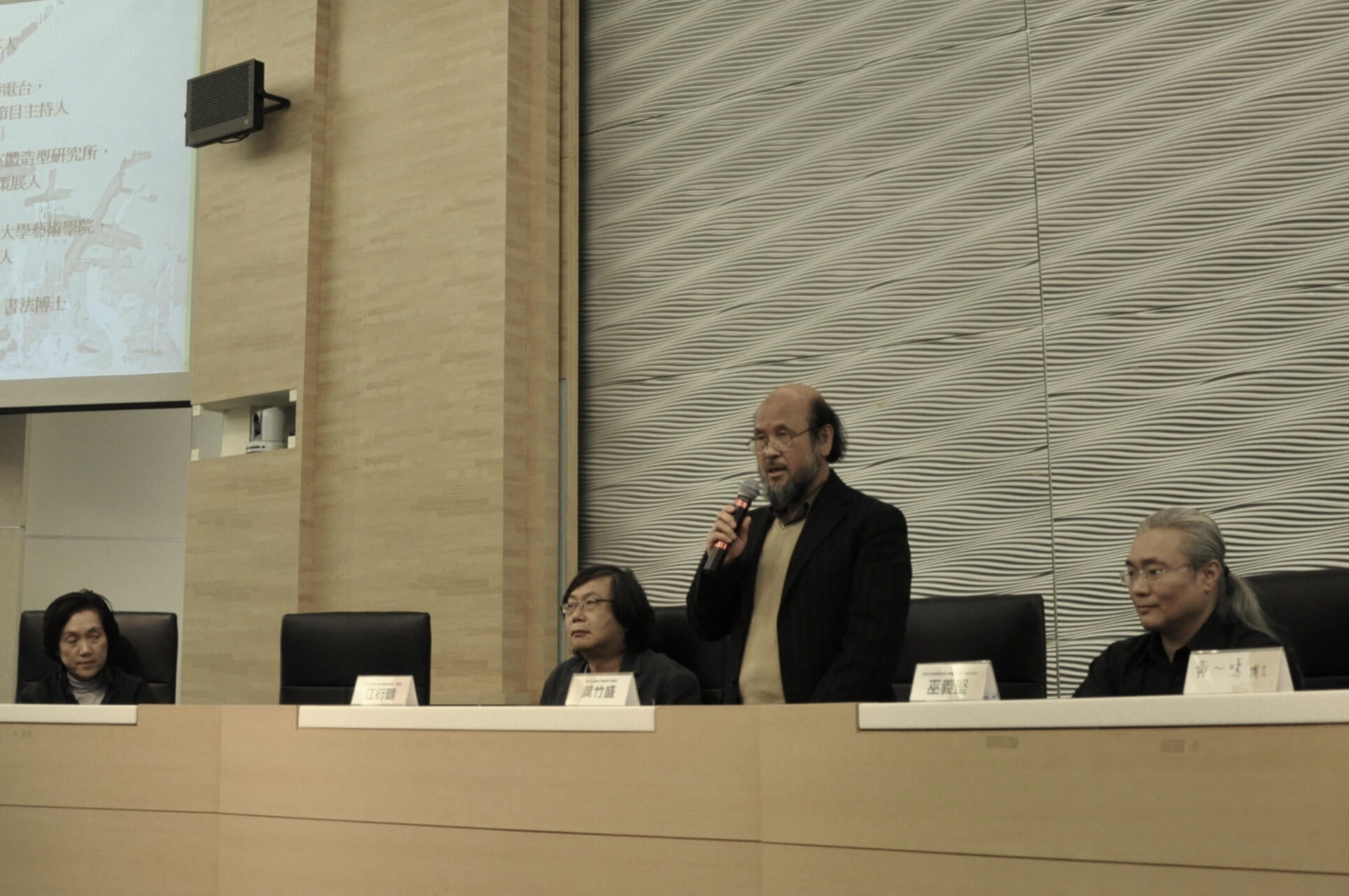 25.八八之後，我選擇用抽象與裝置去回應，而不是說教。