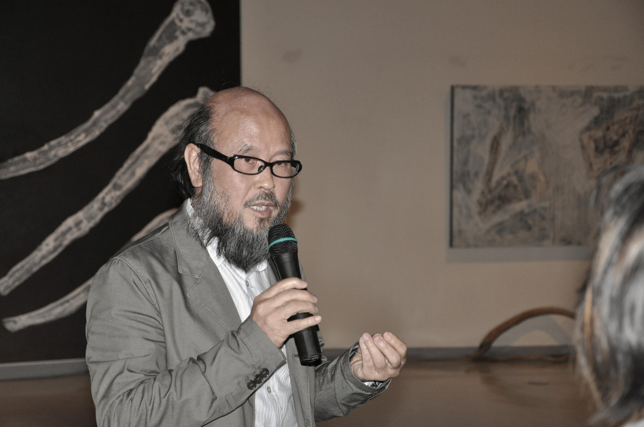 18.以抽象語言討論自然與人，讓共生成為創作的關鍵詞。